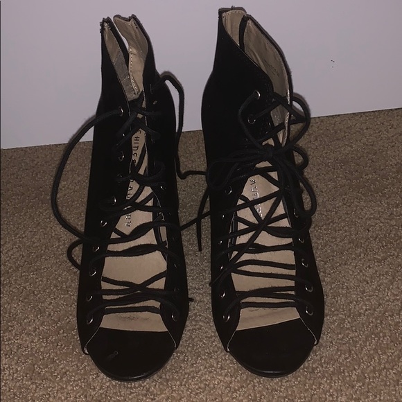 Black lace heels - Picture 2 of 2